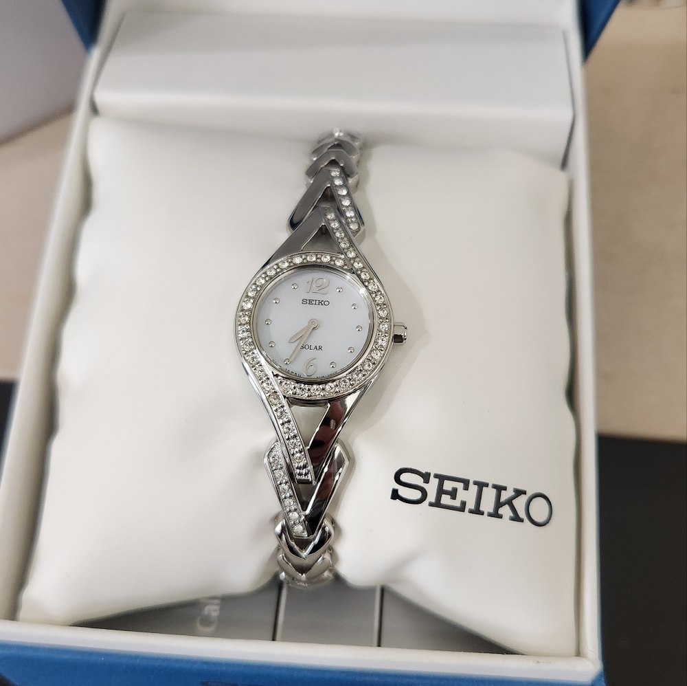 Ladies Seiko watch with Swarovski crystals